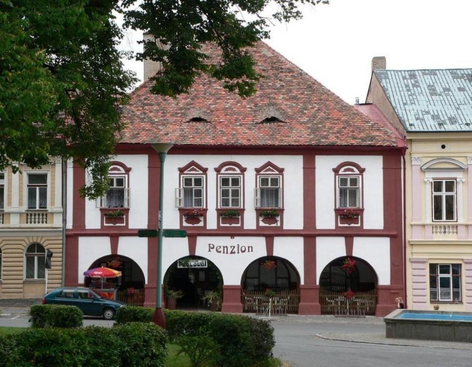 Restaurace A Penzion Podloubi Opočno Exterior foto